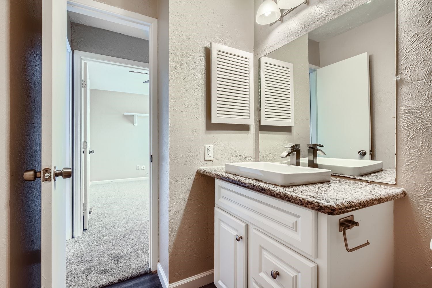 5714 Mackmiller Street, Houston, TX 77049 Primary Bathroom
