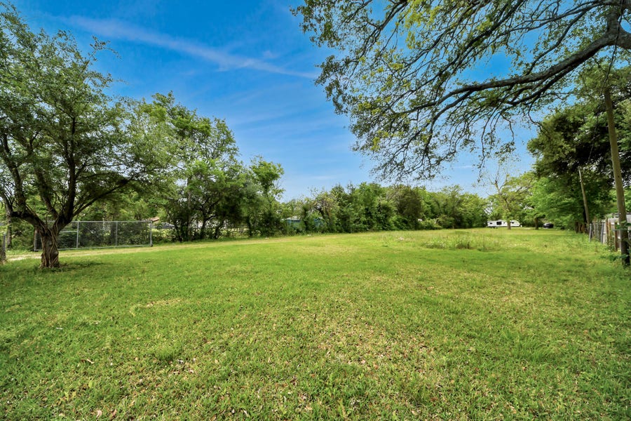 Property photo for 703 North Road, Baytown, TX
