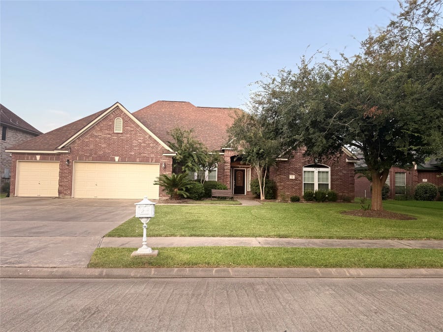 Property photo for 54 Southernwood Court, Lake Jackson, TX