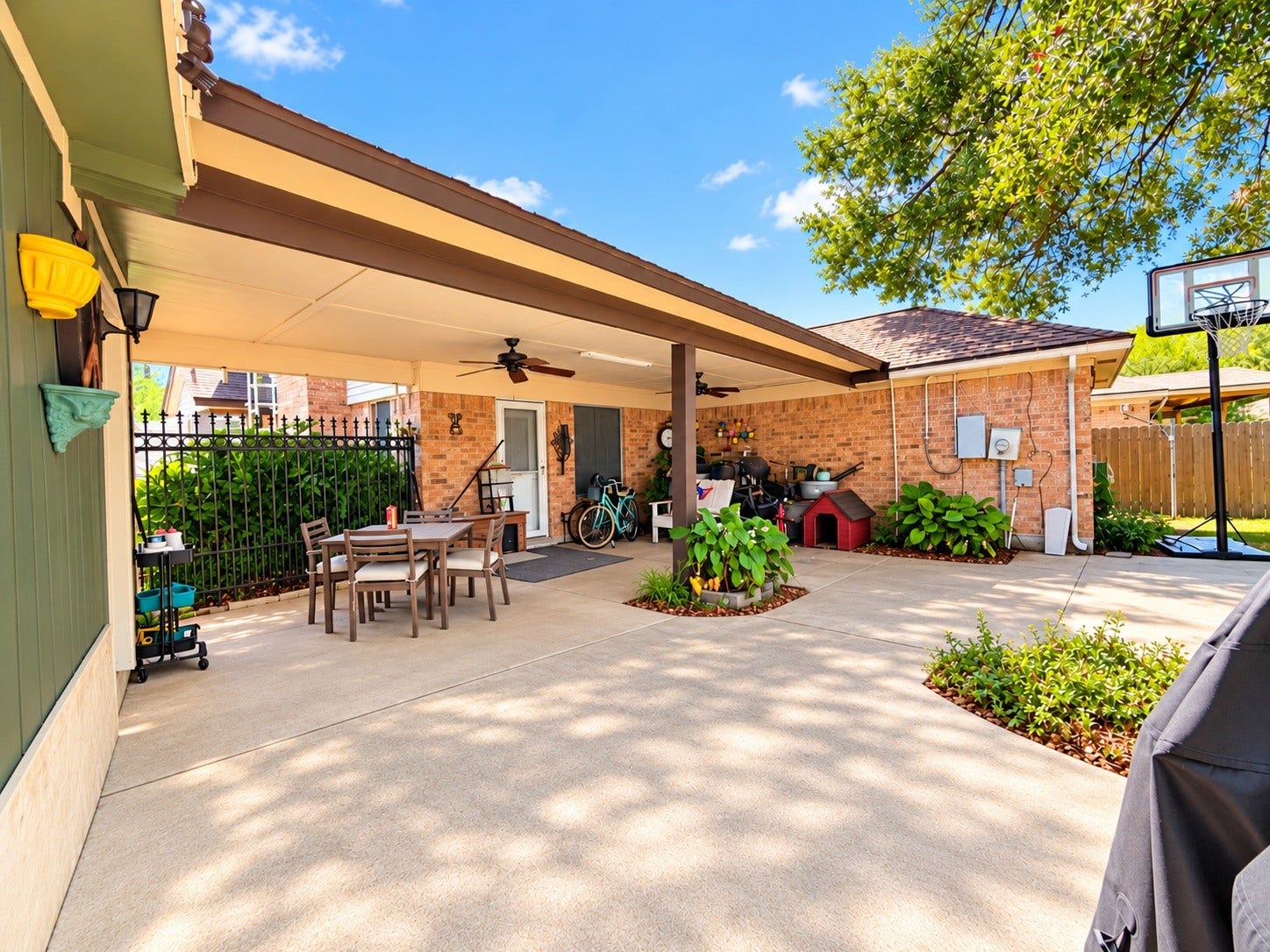 6007 Bee Hive Drive, Pasadena, TX 77505
