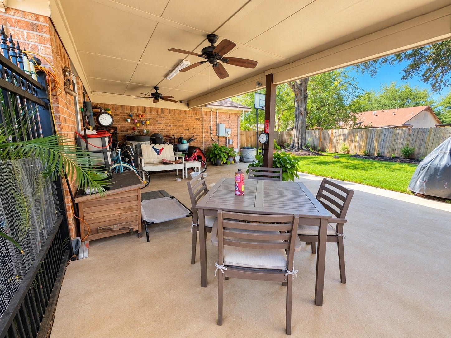 6007 Bee Hive Drive, Pasadena, TX 77505