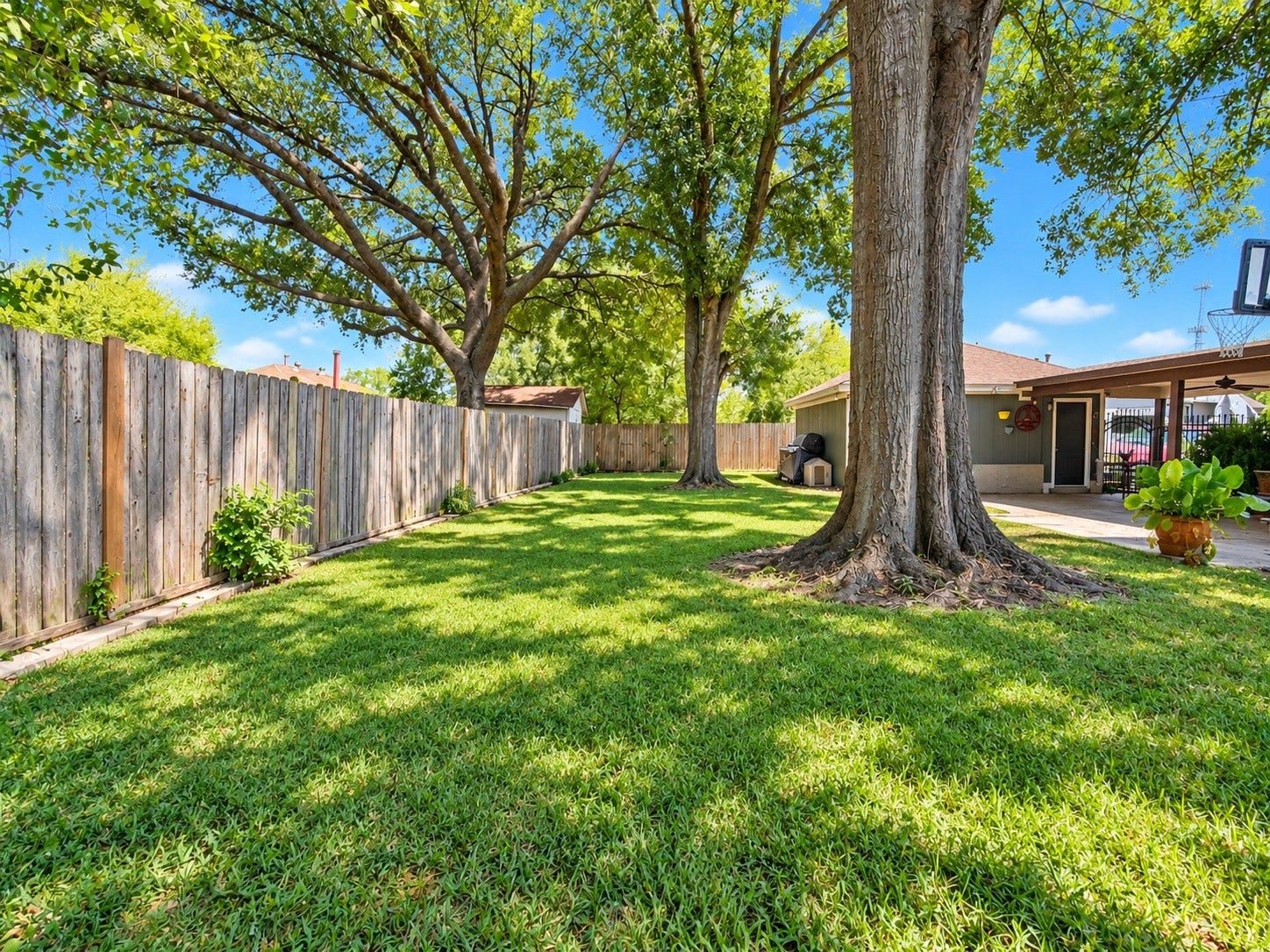 6007 Bee Hive Drive, Pasadena, TX 77505