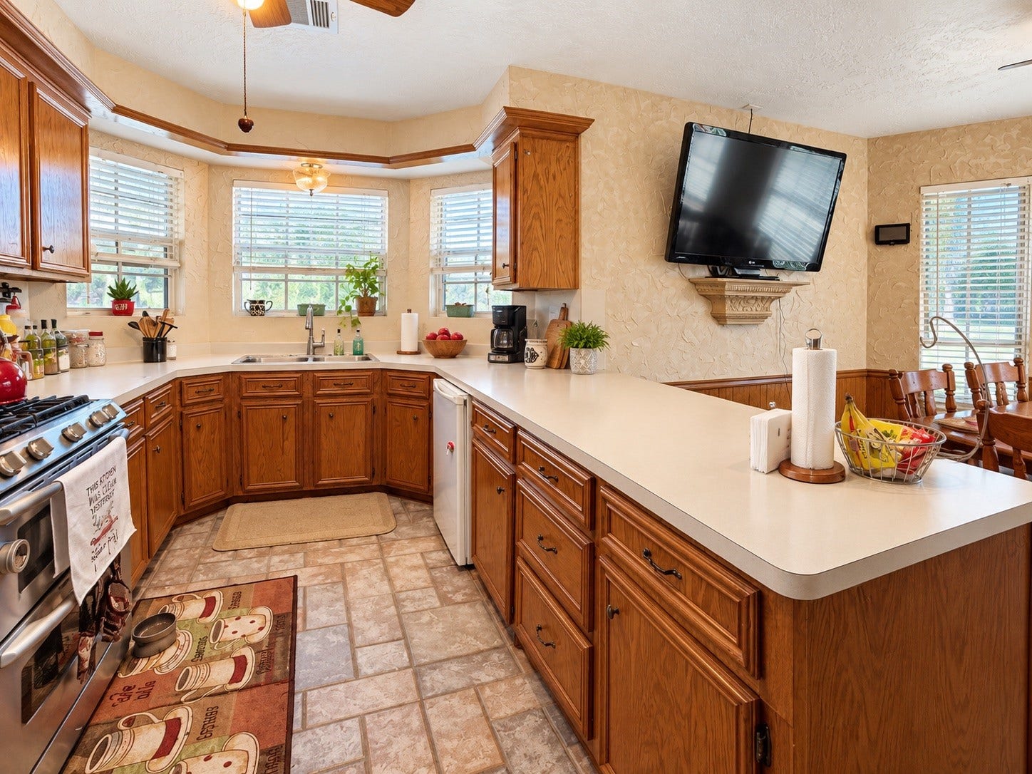 6007 Bee Hive Drive, Pasadena, TX 77505