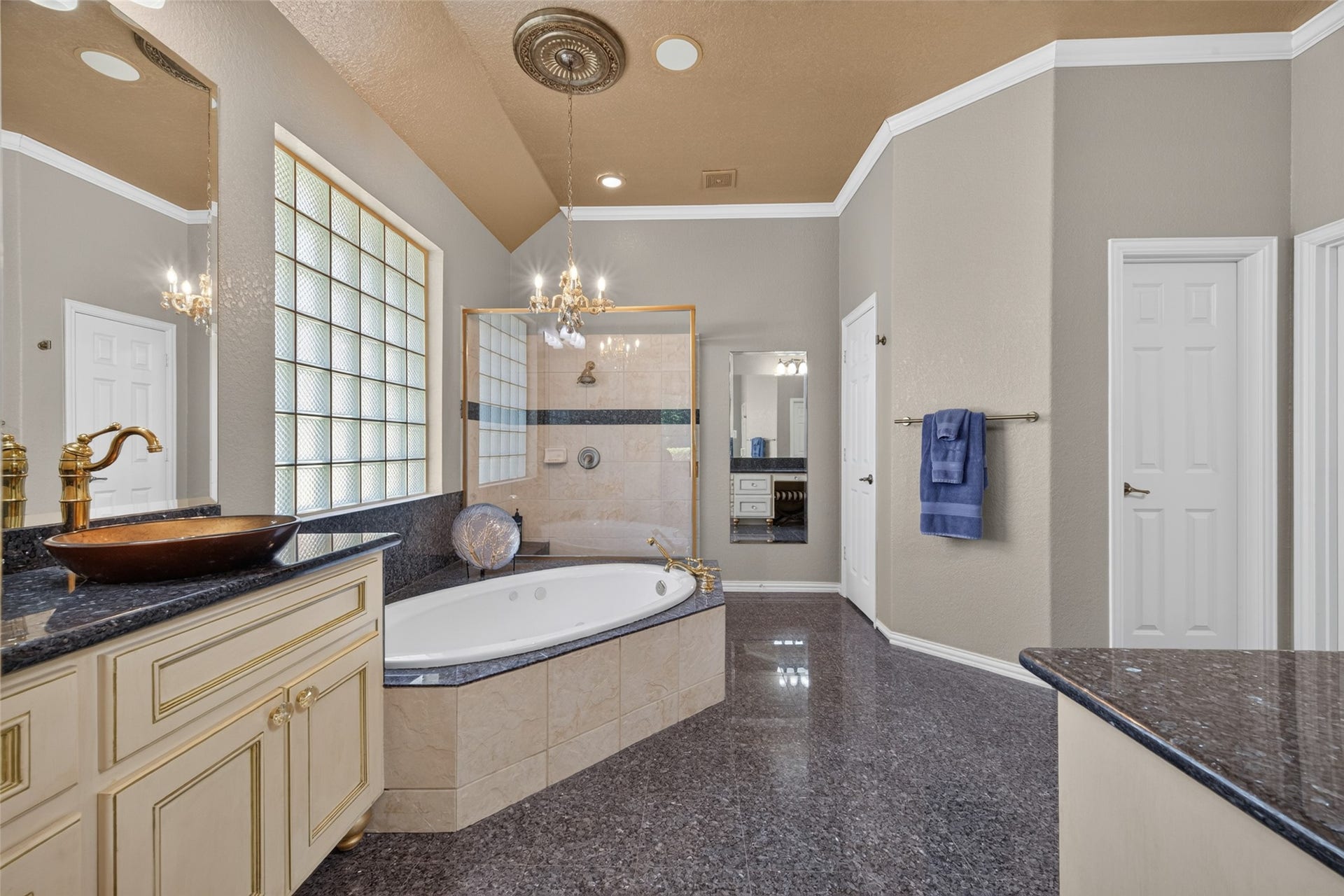 1811 Arbor Forest Trail, Houston, TX 77345 Primary bath