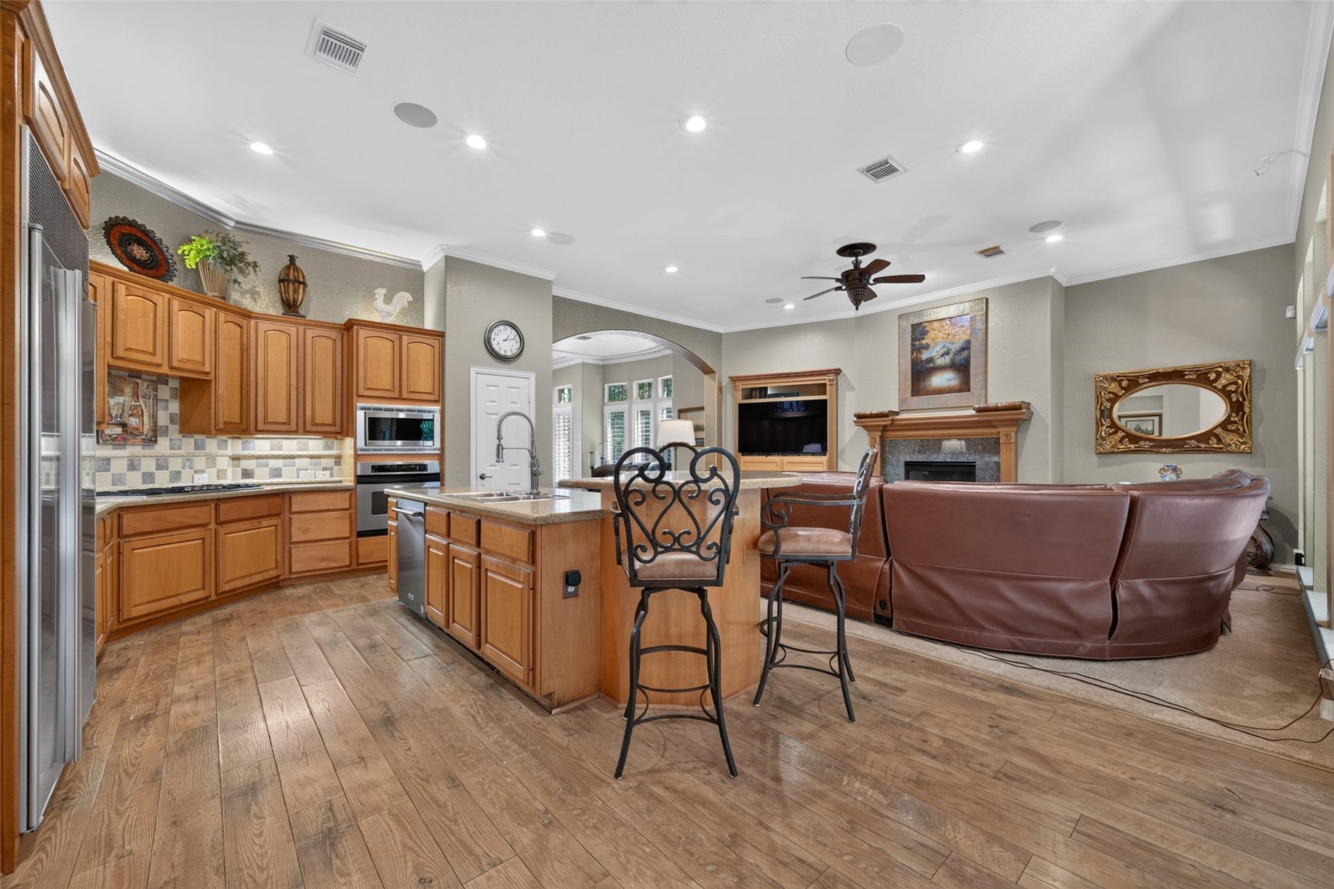 1811 Arbor Forest Trail, Houston, TX 77345 Kitchen open to family room