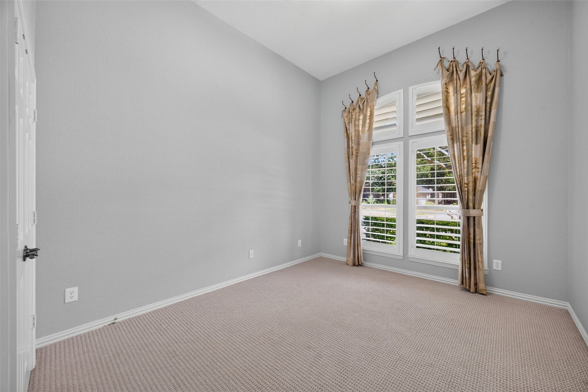 1811 Arbor Forest Trail, Houston, TX 77345 Guest bedroom 2
