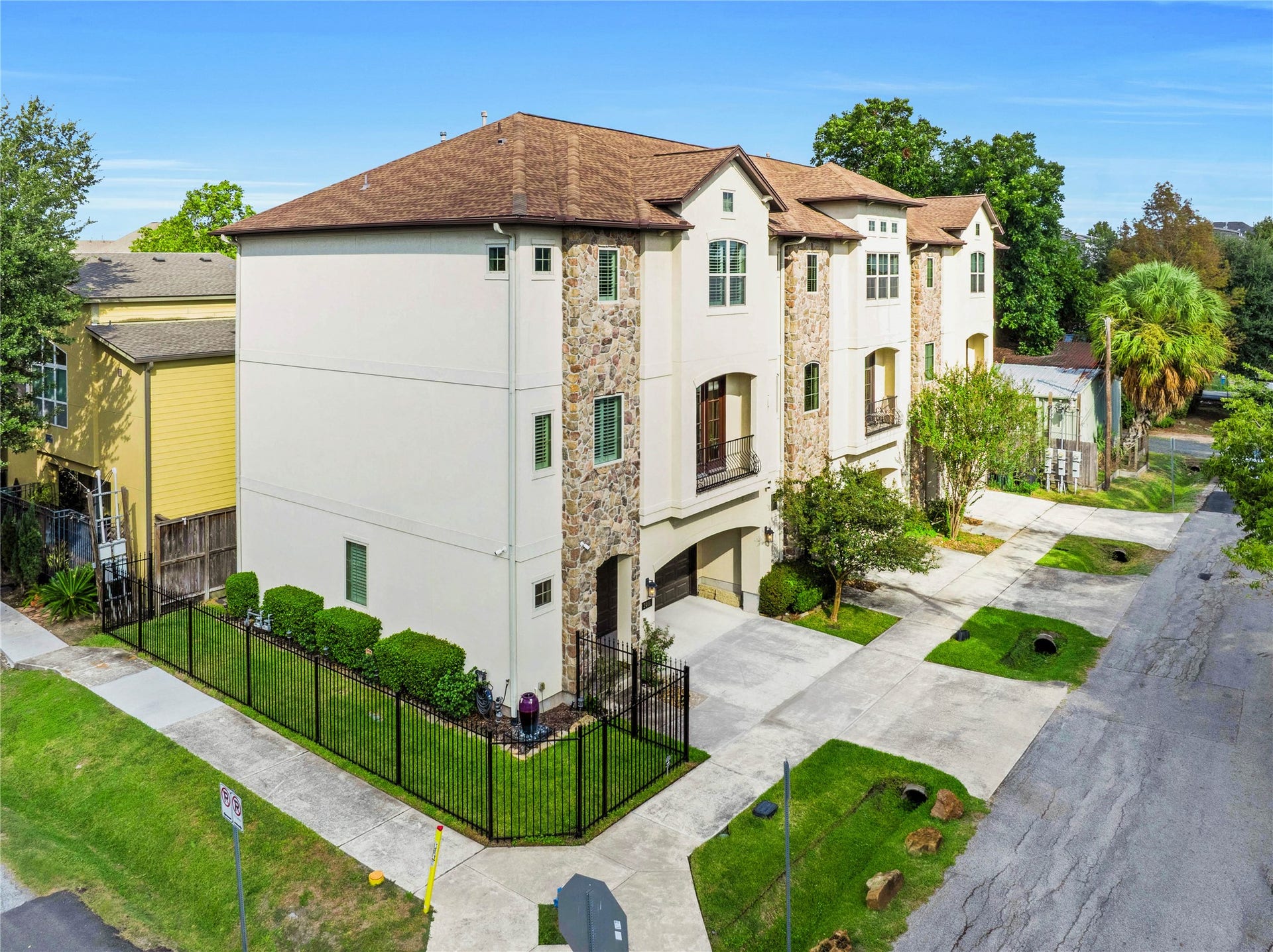 2401 Cohn Street, Houston, TX 77007 2401 Cohn Street, Houston, TX 77007