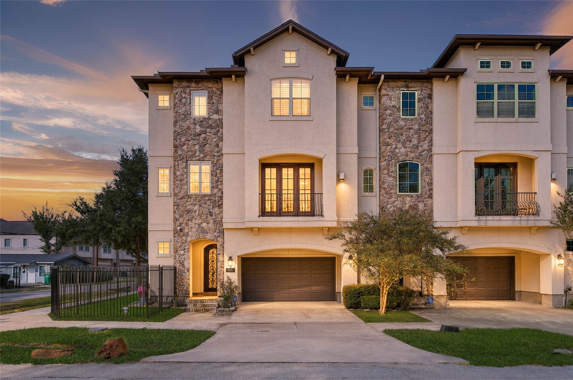 2401 Cohn Street, Houston, TX 77007 2401 Cohn Street, Houston, TX 77007