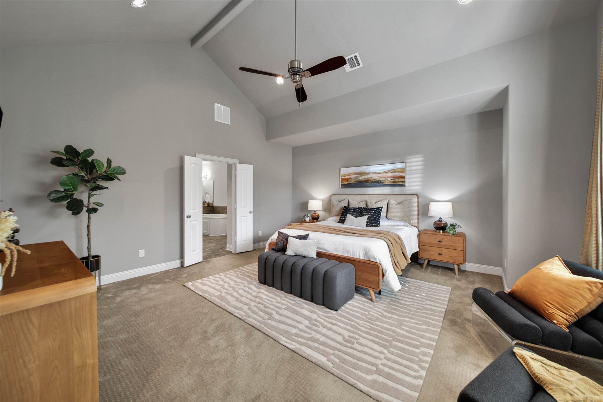 2401 Cohn Street, Houston, TX 77007 Spacious primary bedroom with vaulted ceilings