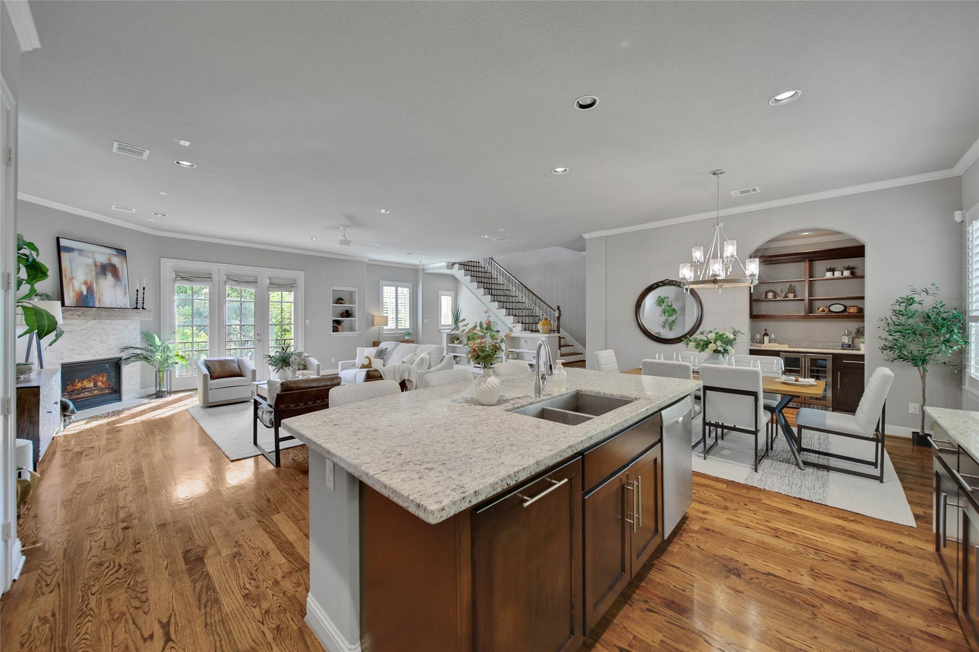 2401 Cohn Street, Houston, TX 77007 Main floor open concept living