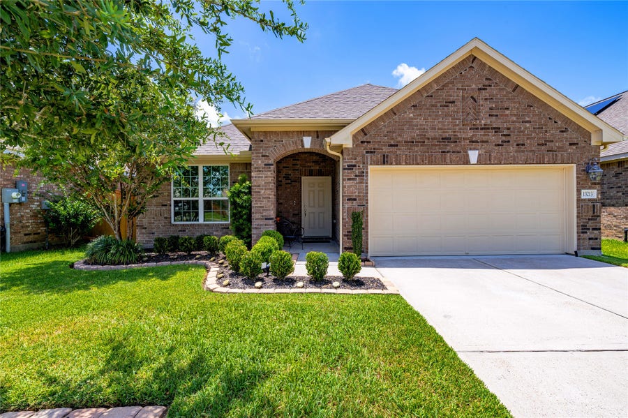 Property photo for 13213 Anchor Isle Court, Texas City, TX