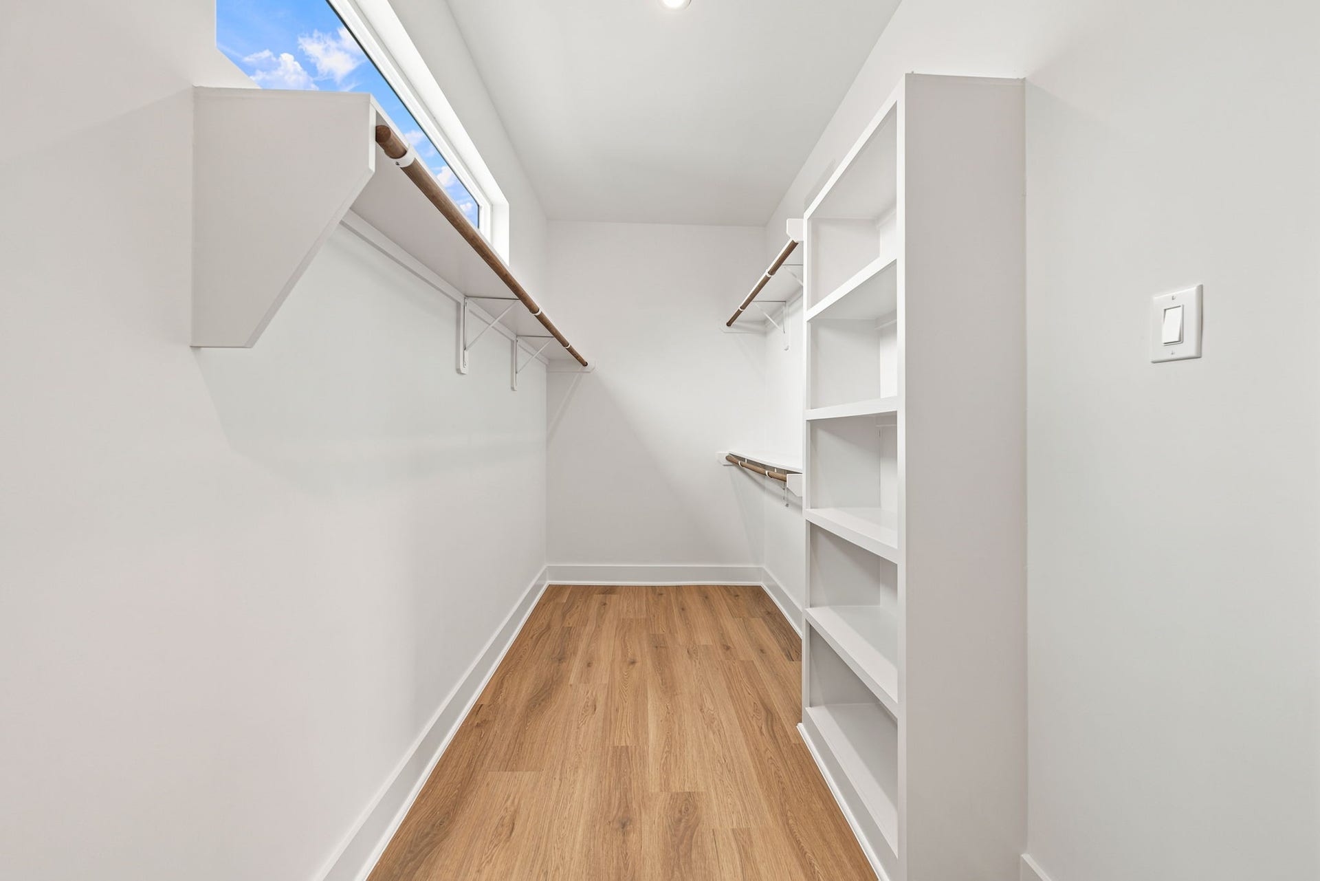 1648 W Tidwell Road, Houston, TX 77091 Walk-in closet in your primary bedroom.