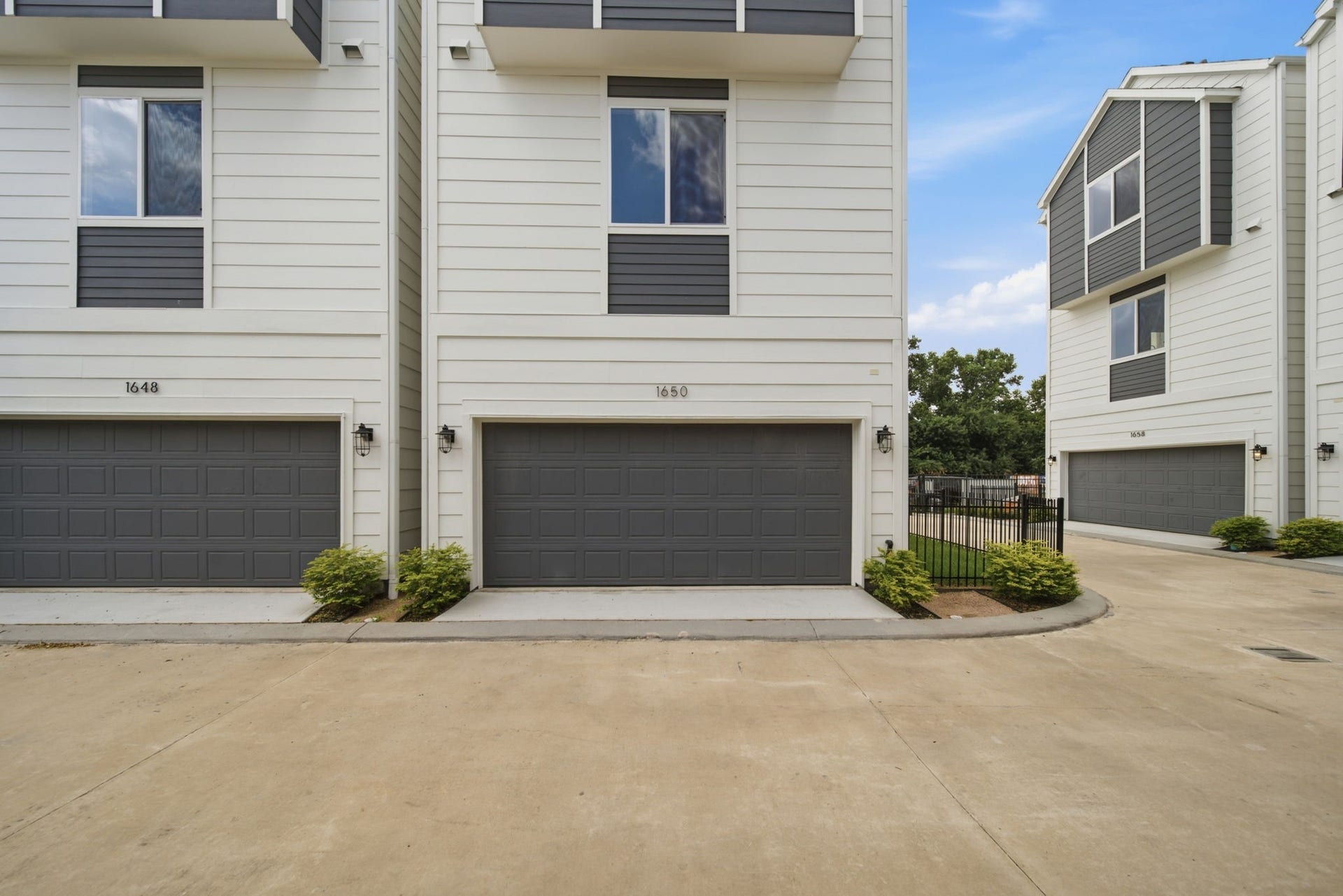 1648 W Tidwell Road, Houston, TX 77091 2-Car garage attached.