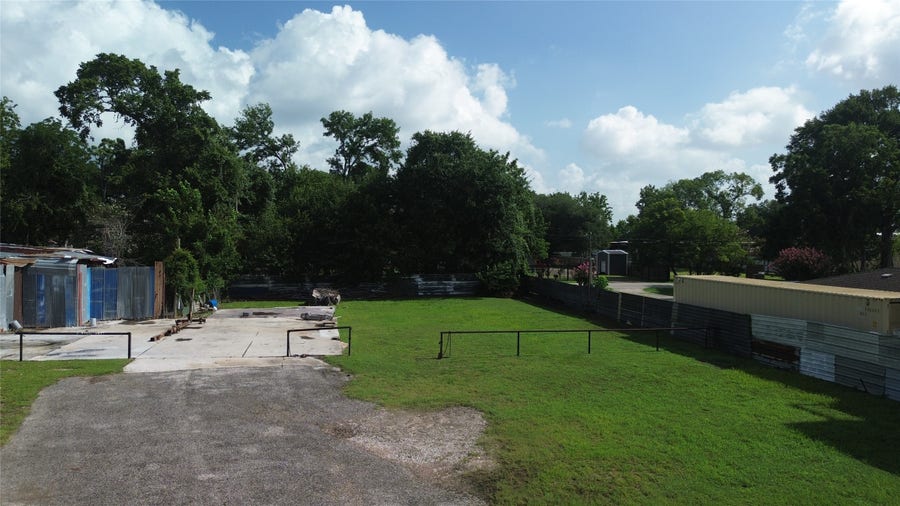 Property photo for 2846 W Mount Houston Road, Houston, TX