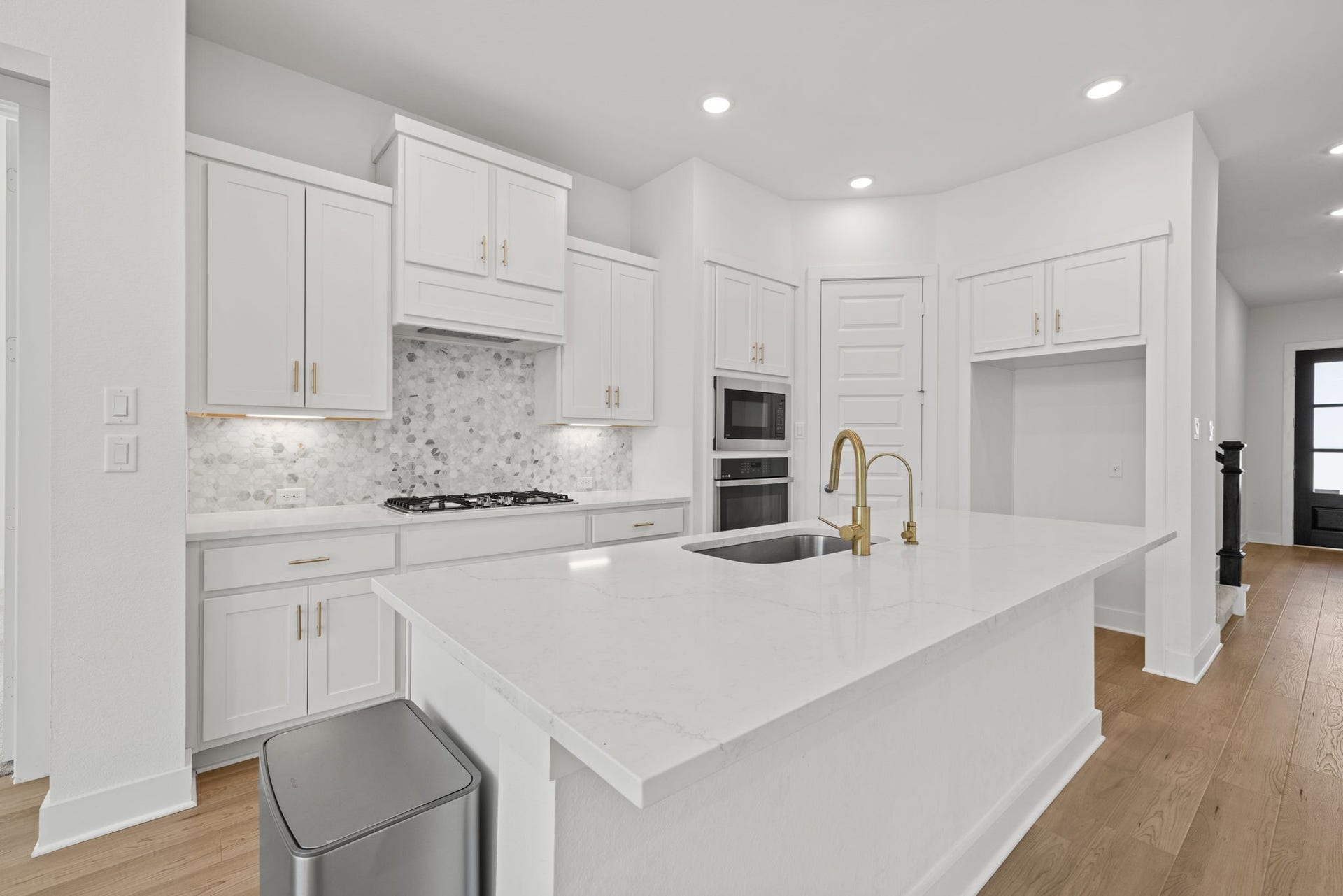 9211 Fury Landing Lane, Tomball, TX 77375 Lots of counters and cabinets