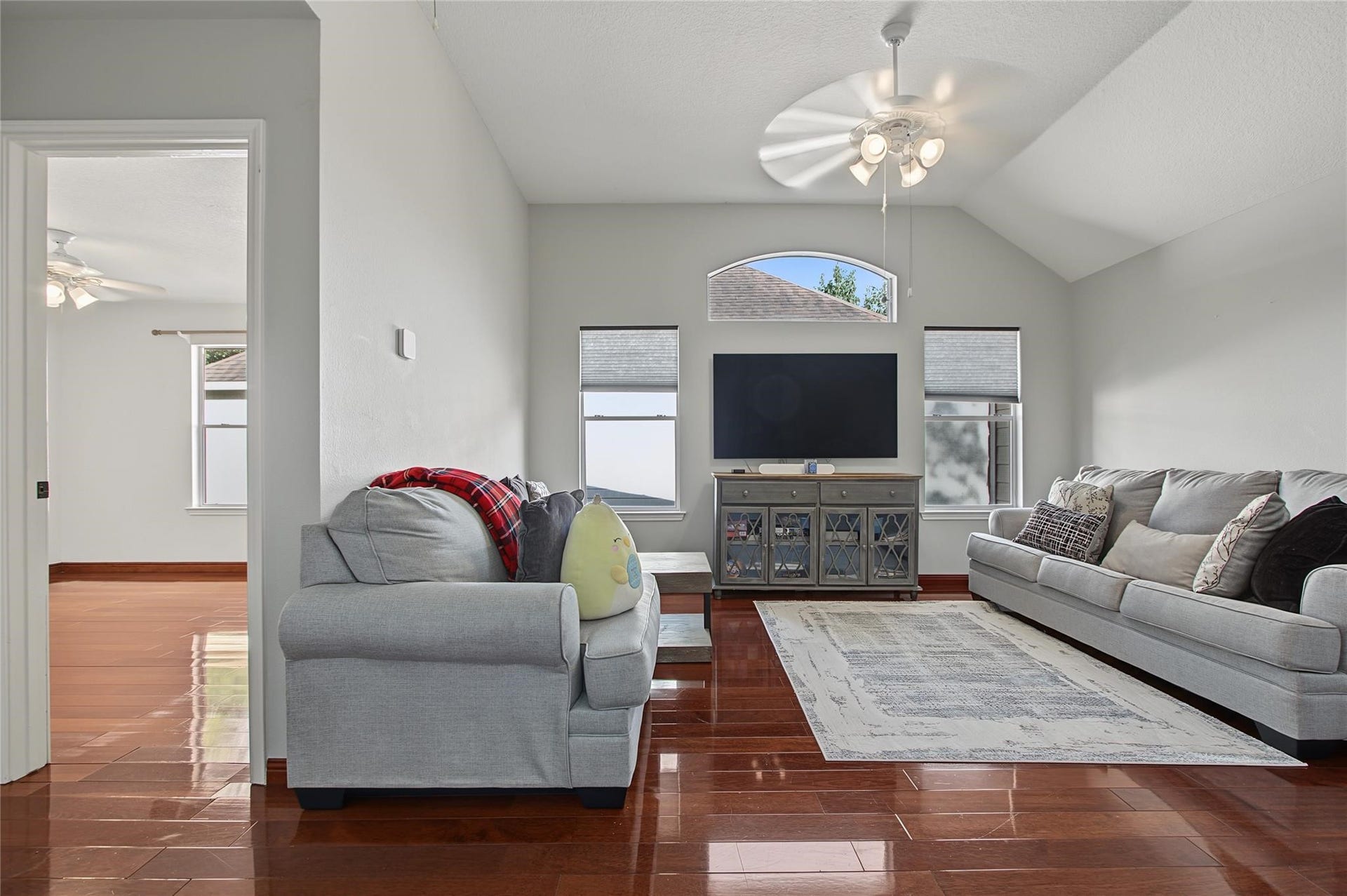 19 E Sundance Circle, The Woodlands, TX 77382 19 E Sundance Circle, The Woodlands, TX 77382