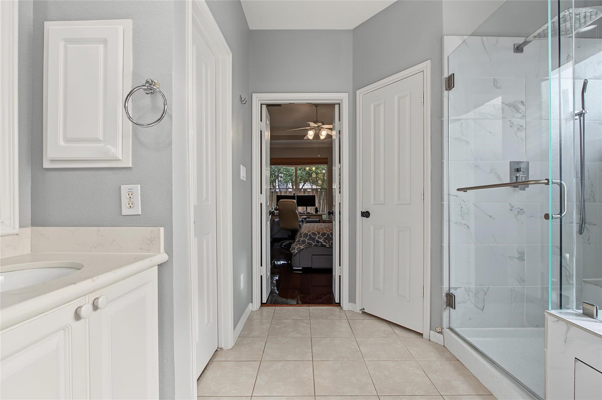 19 E Sundance Circle, The Woodlands, TX 77382 19 E Sundance Circle, The Woodlands, TX 77382