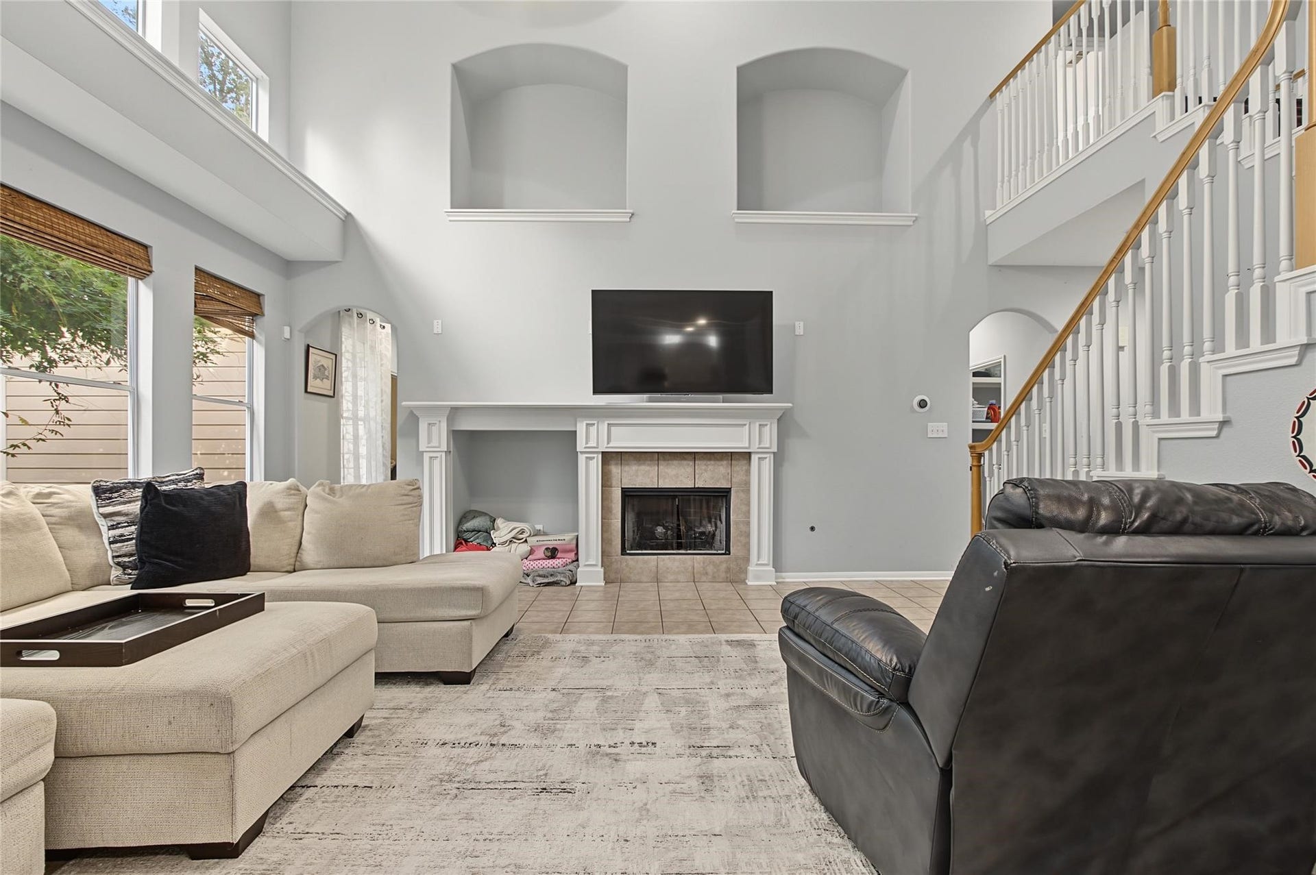 19 E Sundance Circle, The Woodlands, TX 77382 19 E Sundance Circle, The Woodlands, TX 77382