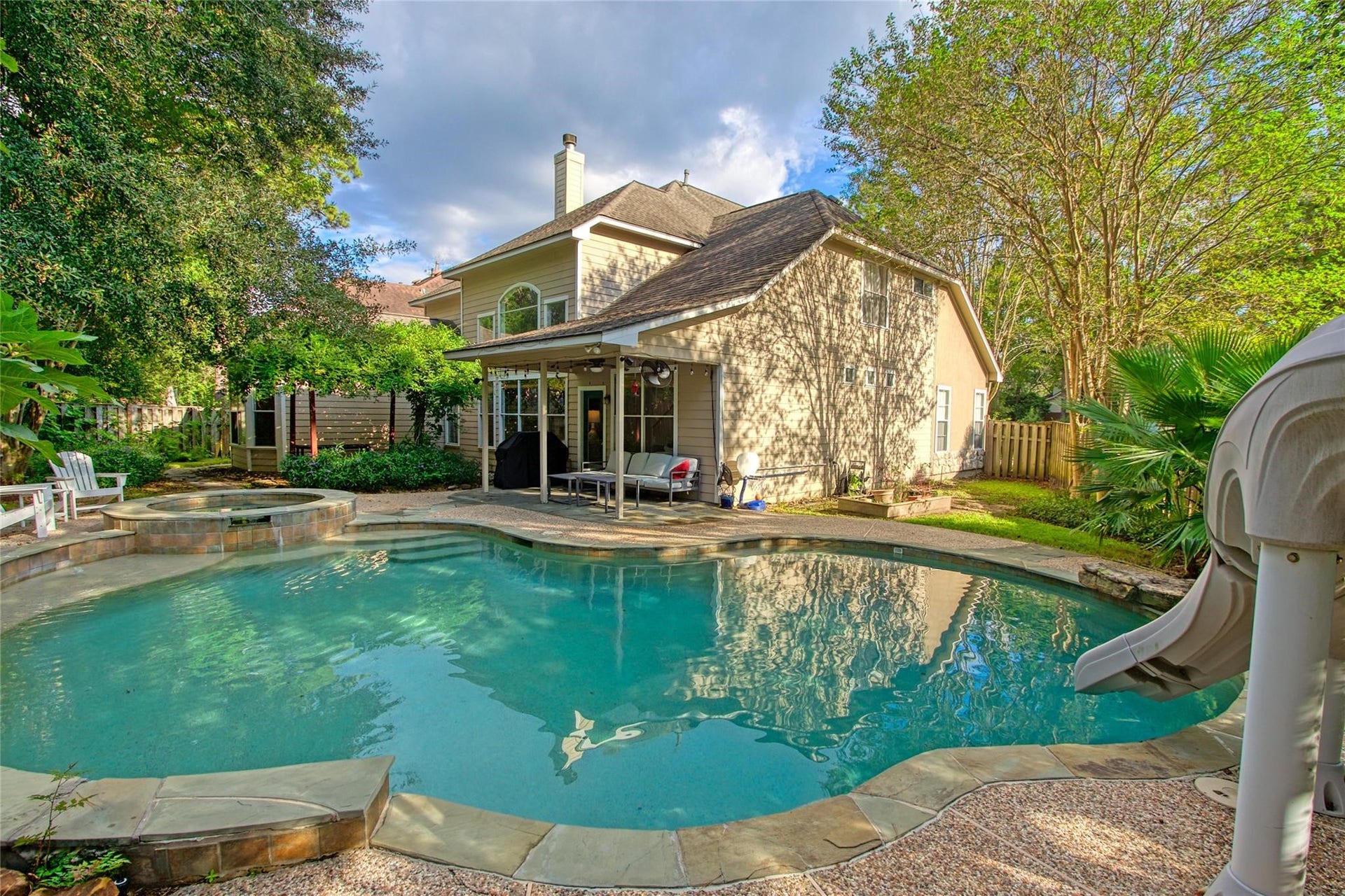 19 E Sundance Circle, The Woodlands, TX 77382 19 E Sundance Circle, The Woodlands, TX 77382