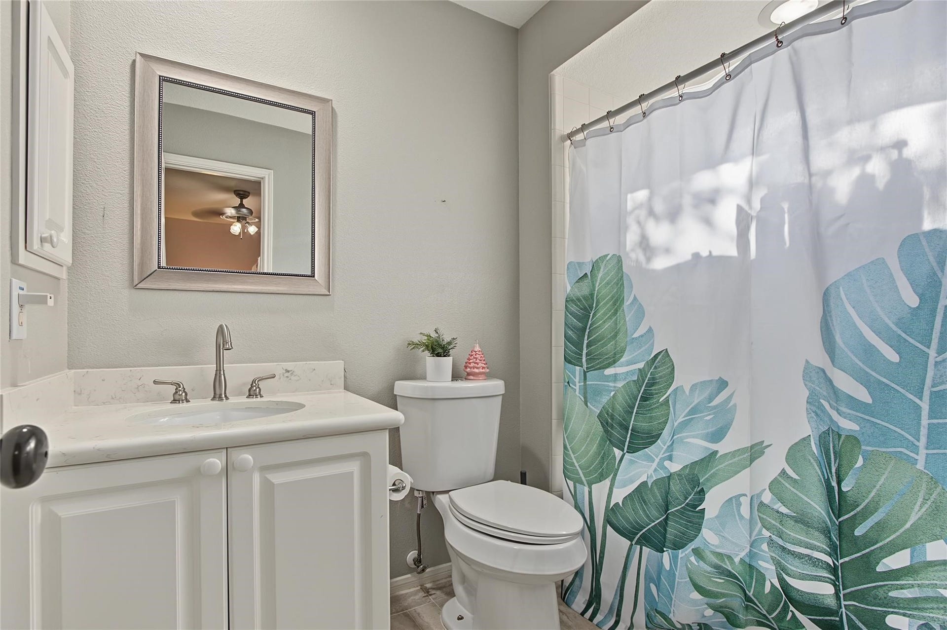 19 E Sundance Circle, The Woodlands, TX 77382 19 E Sundance Circle, The Woodlands, TX 77382