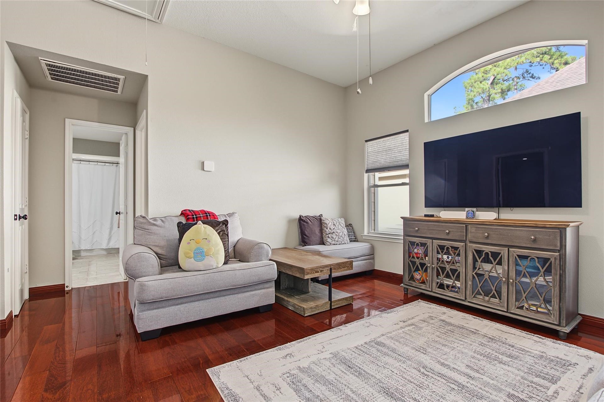 19 E Sundance Circle, The Woodlands, TX 77382 19 E Sundance Circle, The Woodlands, TX 77382