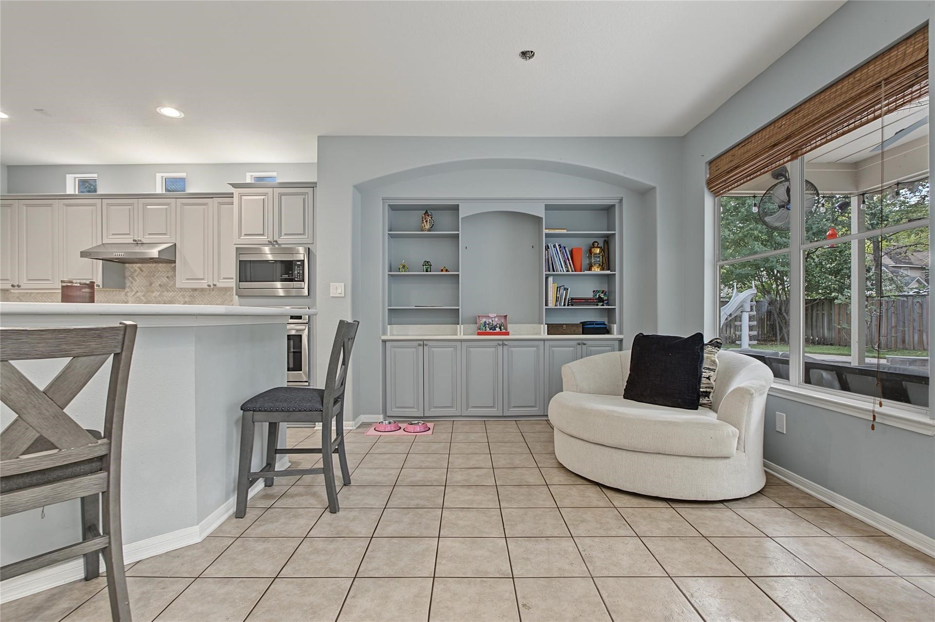 19 E Sundance Circle, The Woodlands, TX 77382 19 E Sundance Circle, The Woodlands, TX 77382
