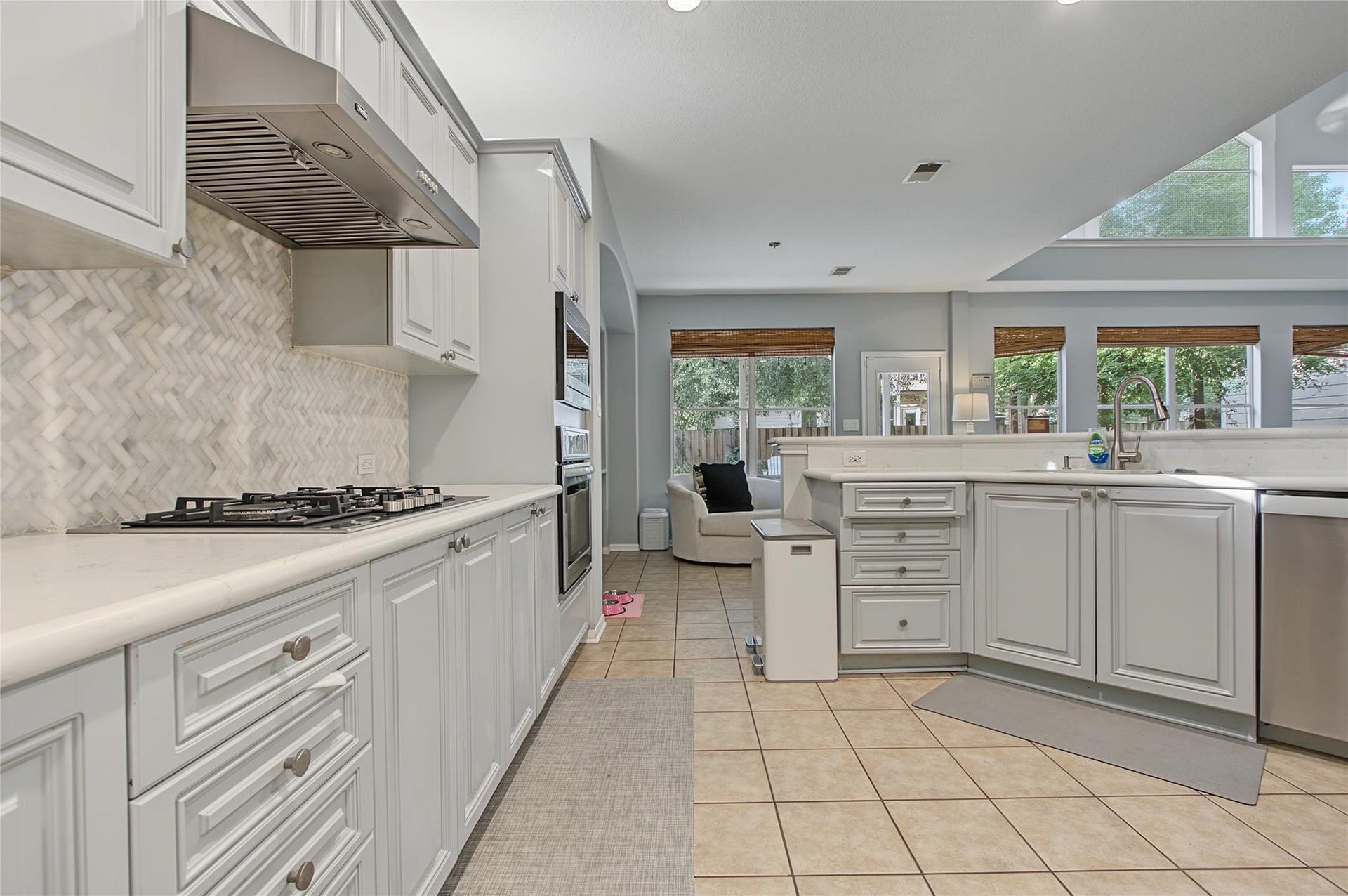 19 E Sundance Circle, The Woodlands, TX 77382 19 E Sundance Circle, The Woodlands, TX 77382