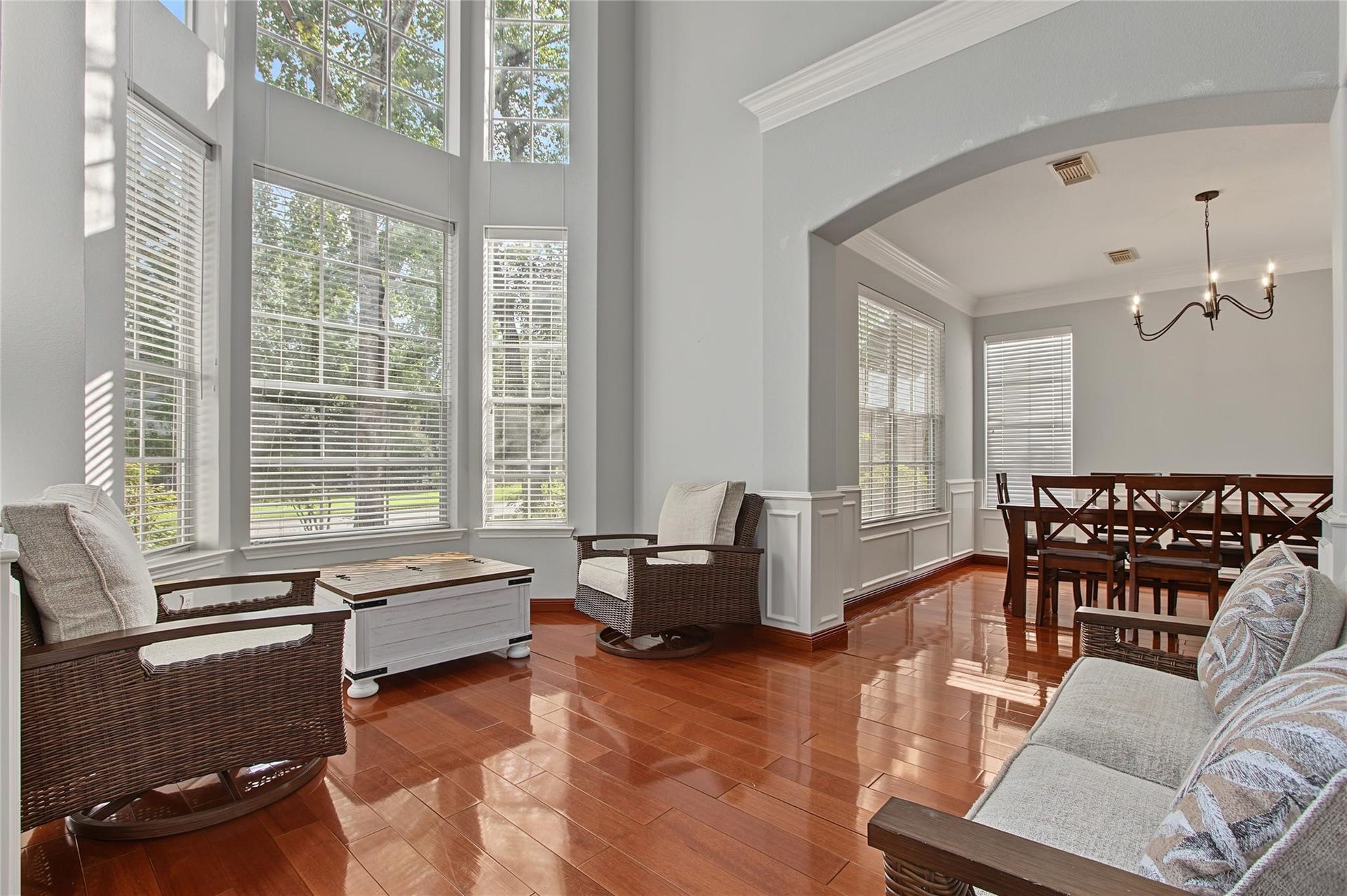 19 E Sundance Circle, The Woodlands, TX 77382 19 E Sundance Circle, The Woodlands, TX 77382