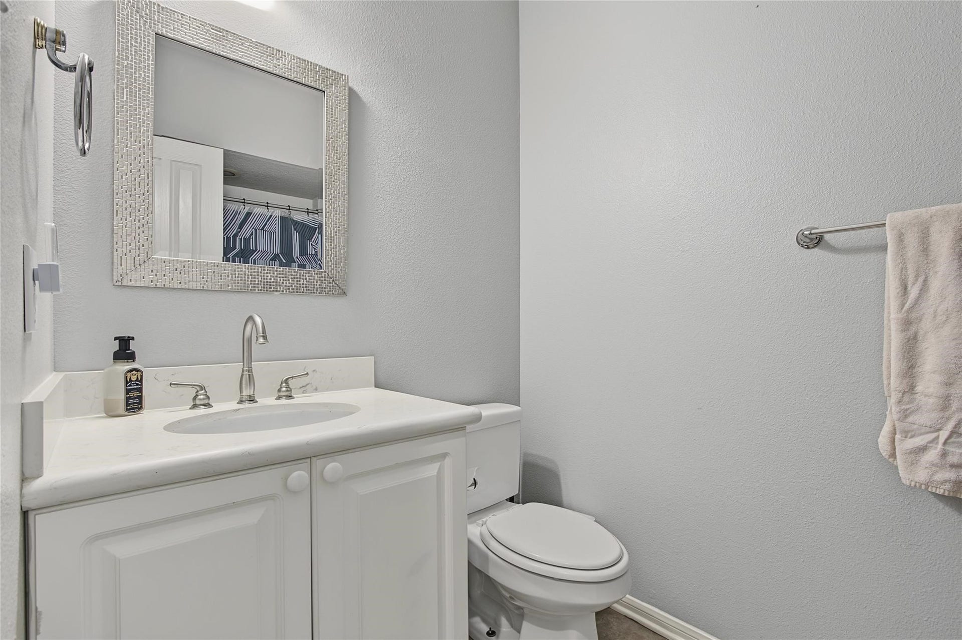 19 E Sundance Circle, The Woodlands, TX 77382 19 E Sundance Circle, The Woodlands, TX 77382