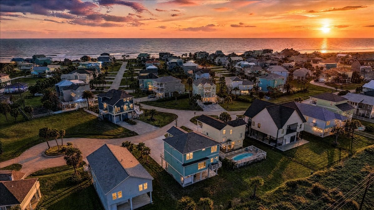 14206 Treasure Court, Galveston, TX 77554 Location in relation to beach (Dusk)