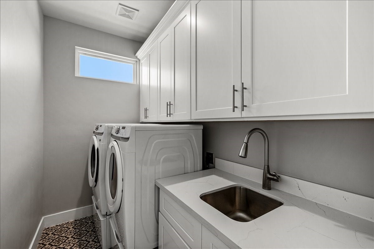 14206 Treasure Court, Galveston, TX 77554 Laundry Room