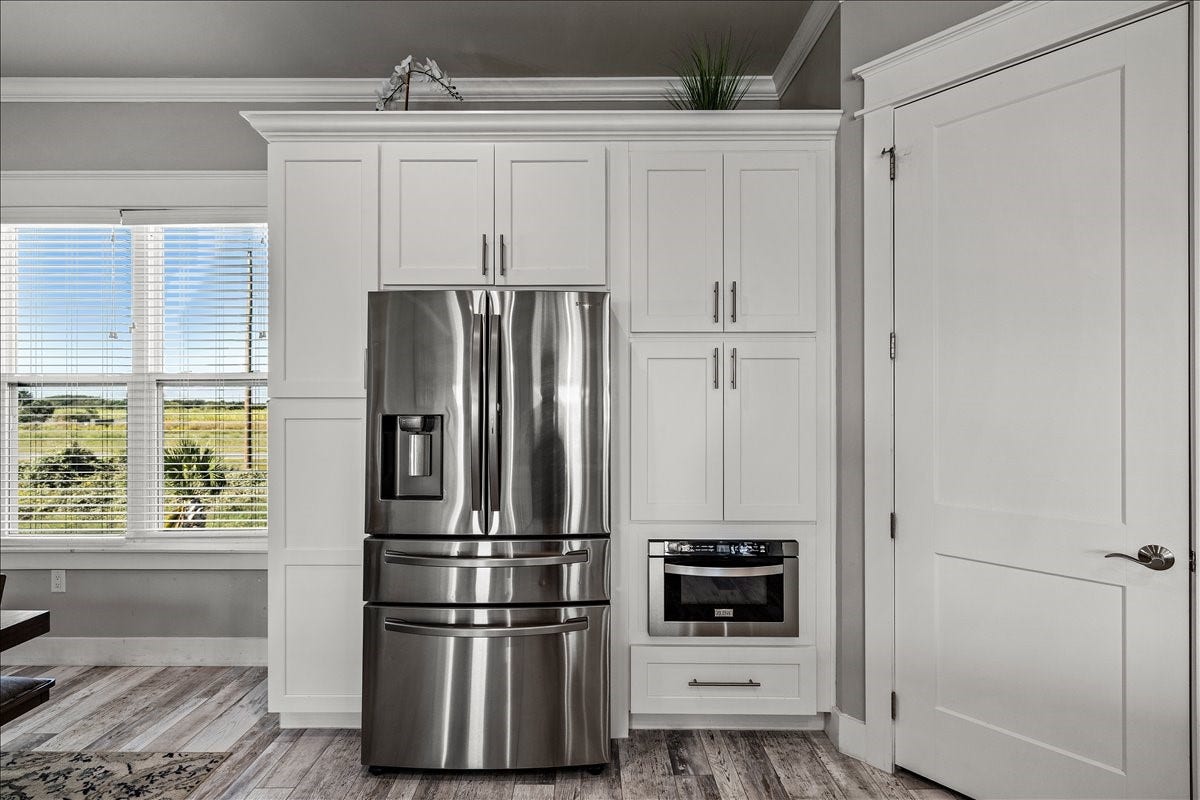 14206 Treasure Court, Galveston, TX 77554 Fridge/Microwave