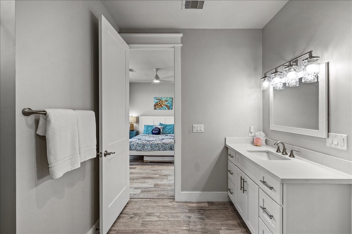 14206 Treasure Court, Galveston, TX 77554 3rd Full Bathroom (1)