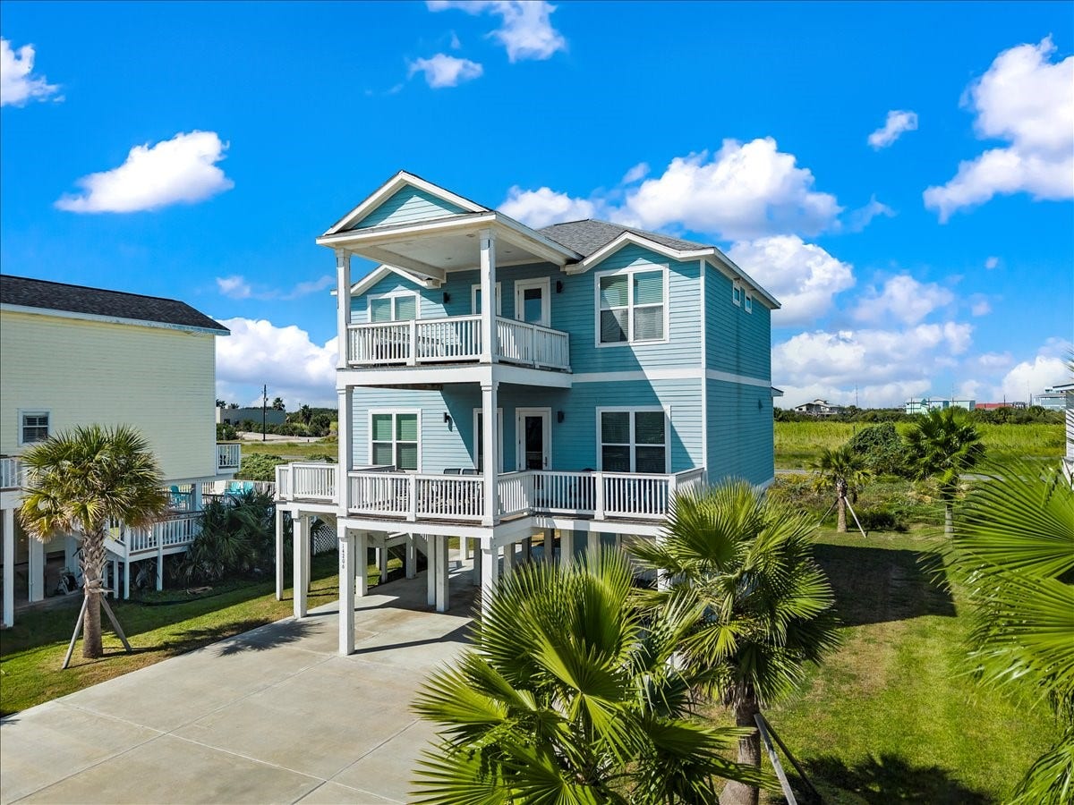 14206 Treasure Court, Galveston, TX 77554 East side street view