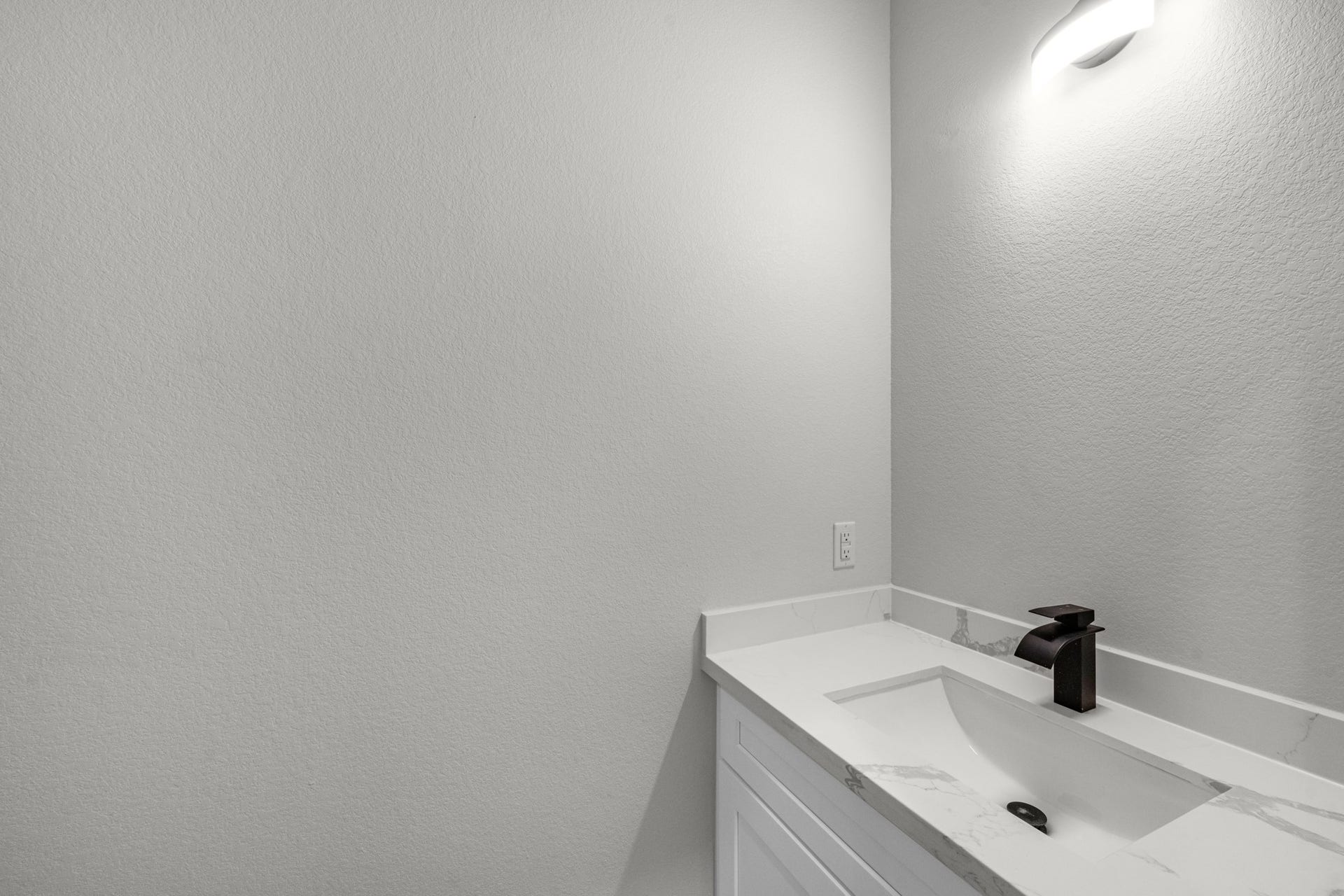 5020 Sayers Street, #A, Houston, TX 77026 half bathroom on first floor