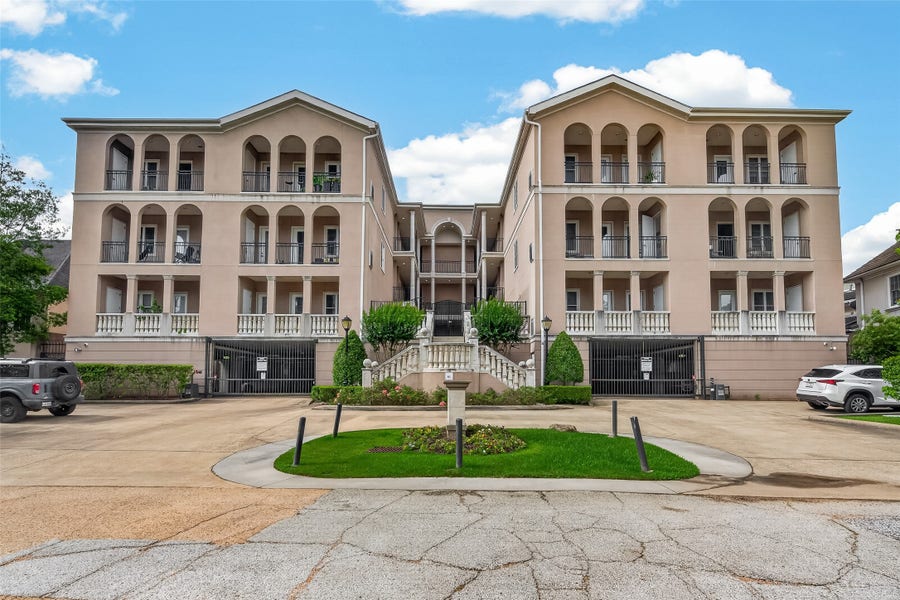 Property photo for 58 Briar Hollow Lane, #204, Houston, TX