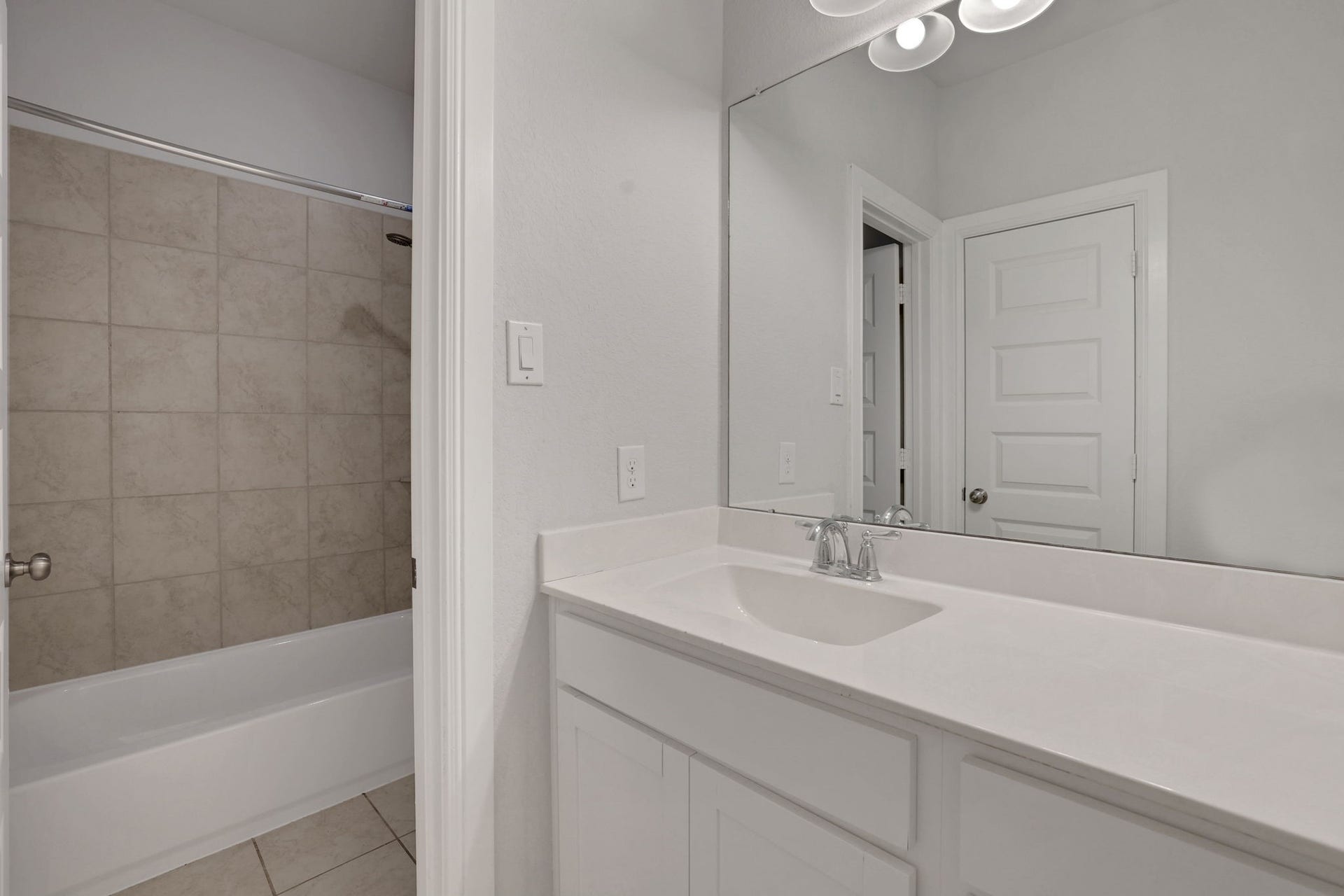Vanity attached to secondary bath 4