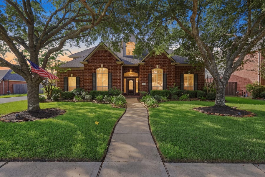 Property photo for 316 Falcon Lake Drive, Friendswood, TX
