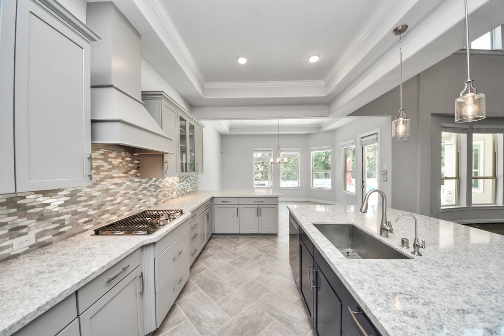 4035 Ashland Woods Drive, Spring, TX 77386 Plenty of cabinet space & drawers for pots & pans!
