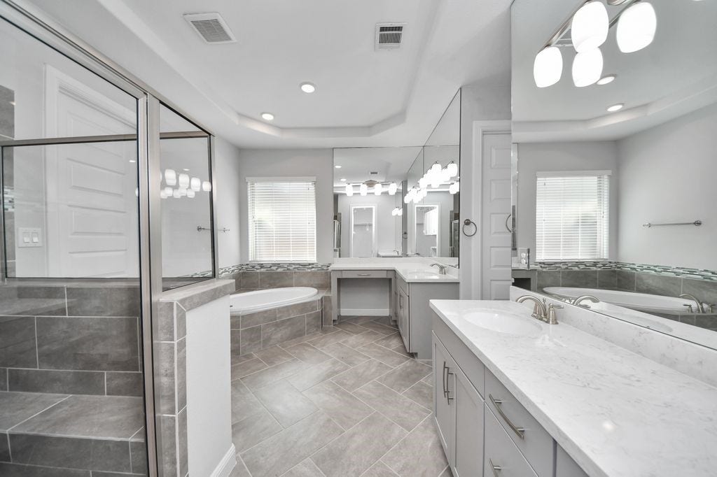 4035 Ashland Woods Drive, Spring, TX 77386 Large soaking tub.