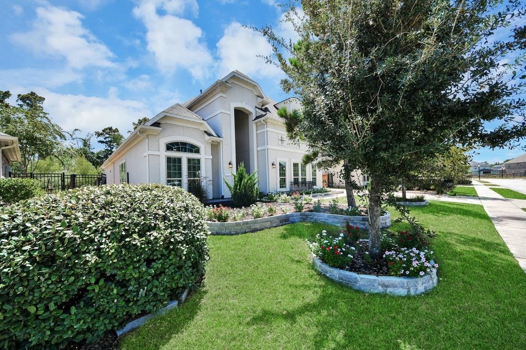 4035 Ashland Woods Drive, Spring, TX 77386 Mature shrubbery & trees.