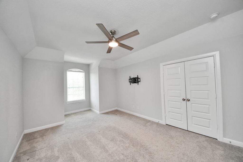 4035 Ashland Woods Drive, Spring, TX 77386 Fourth bedroom upstairs with access to Jack & Jill bath.