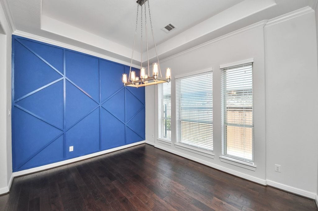 4035 Ashland Woods Drive, Spring, TX 77386 Tray ceiling & access to the butler's pantry make this a much-loved dining room!