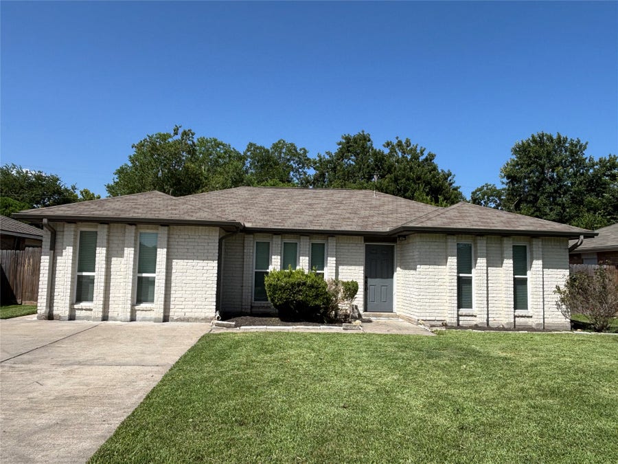 Property photo for 409 Bellmar Lane, Friendswood, TX