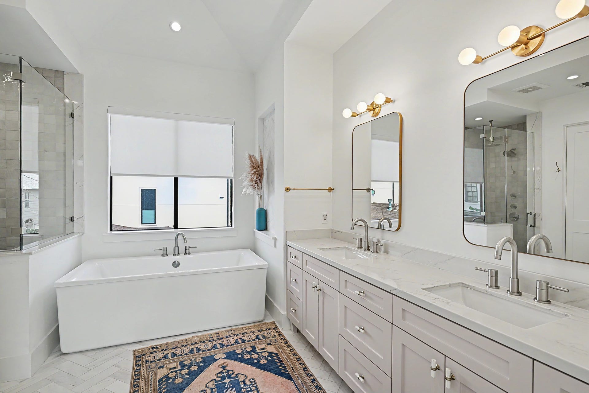 1605 Mcduffie Street, Houston, TX 77019 The primary bath features a freestanding soaking tub, dual vanities and a sophisticated combination of marble and Riad tile.