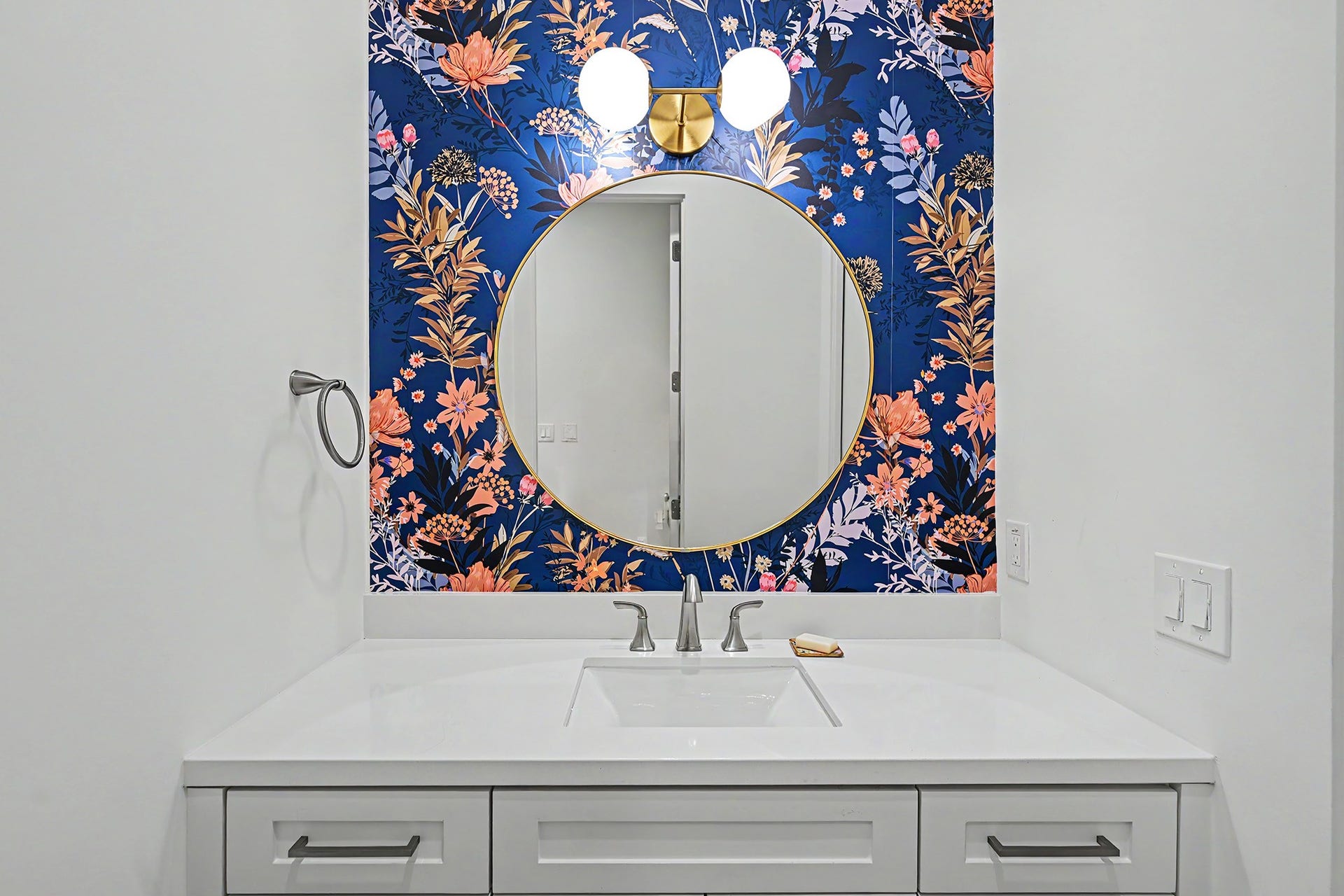 1605 Mcduffie Street, Houston, TX 77019 The second vanity introduces another layer of color and pattern to the beautifully finished Hollywood bath.