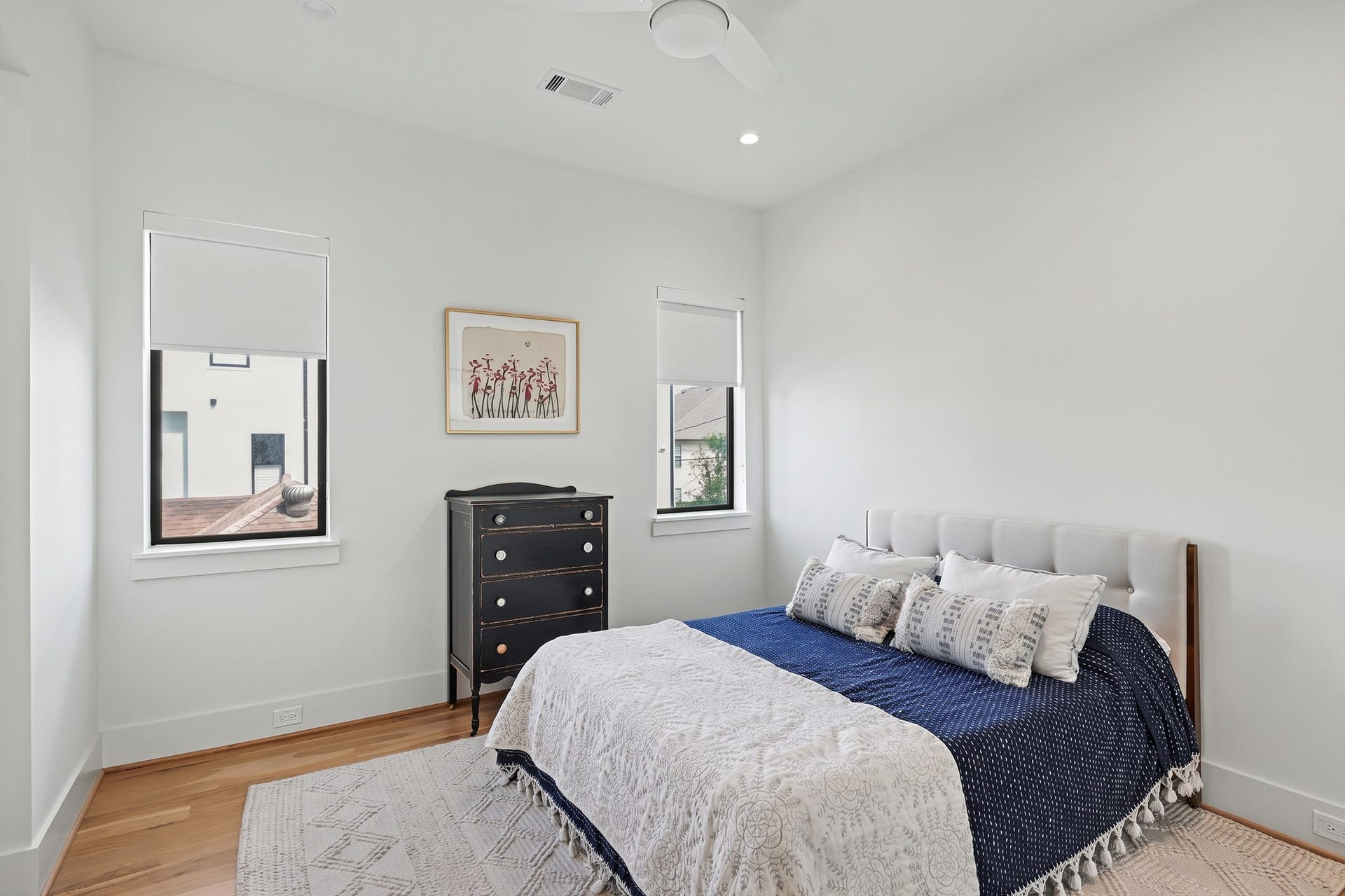 1605 Mcduffie Street, Houston, TX 77019 A bright secondary bedroom features white oak floors, high ceilings and abundant natural light.