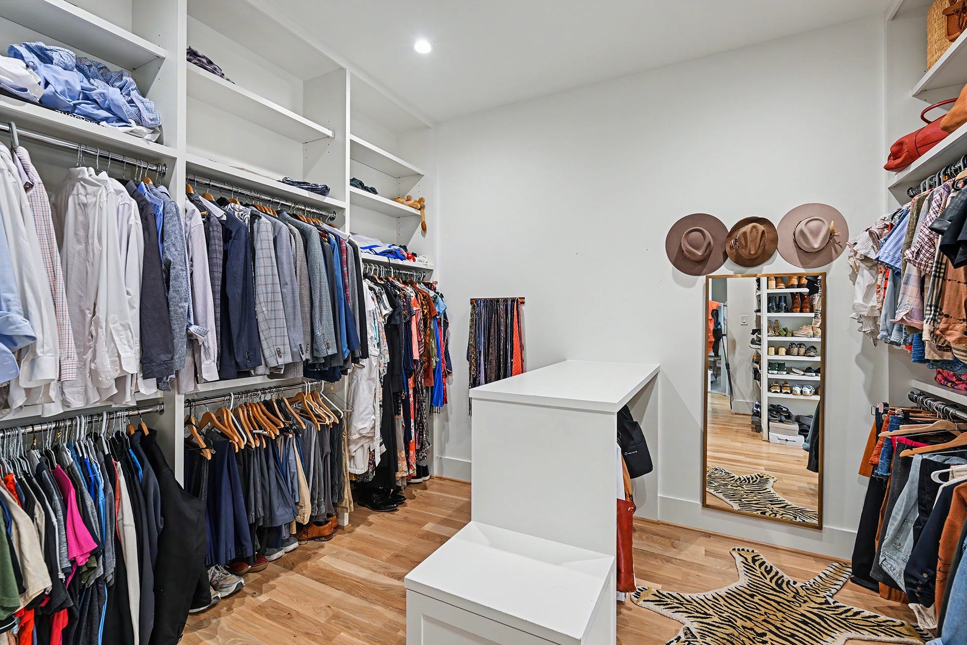 1605 Mcduffie Street, Houston, TX 77019 The expansive primary closet offers generous hanging space, custom storage and a central dressing area.