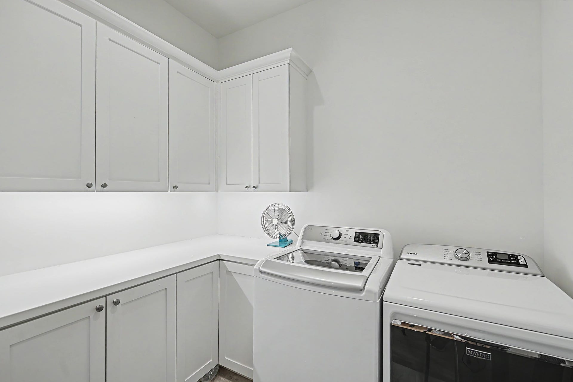 1605 Mcduffie Street, Houston, TX 77019 The utility room offers extensive cabinetry, generous workspace and refined finishes rarely found in a service space.