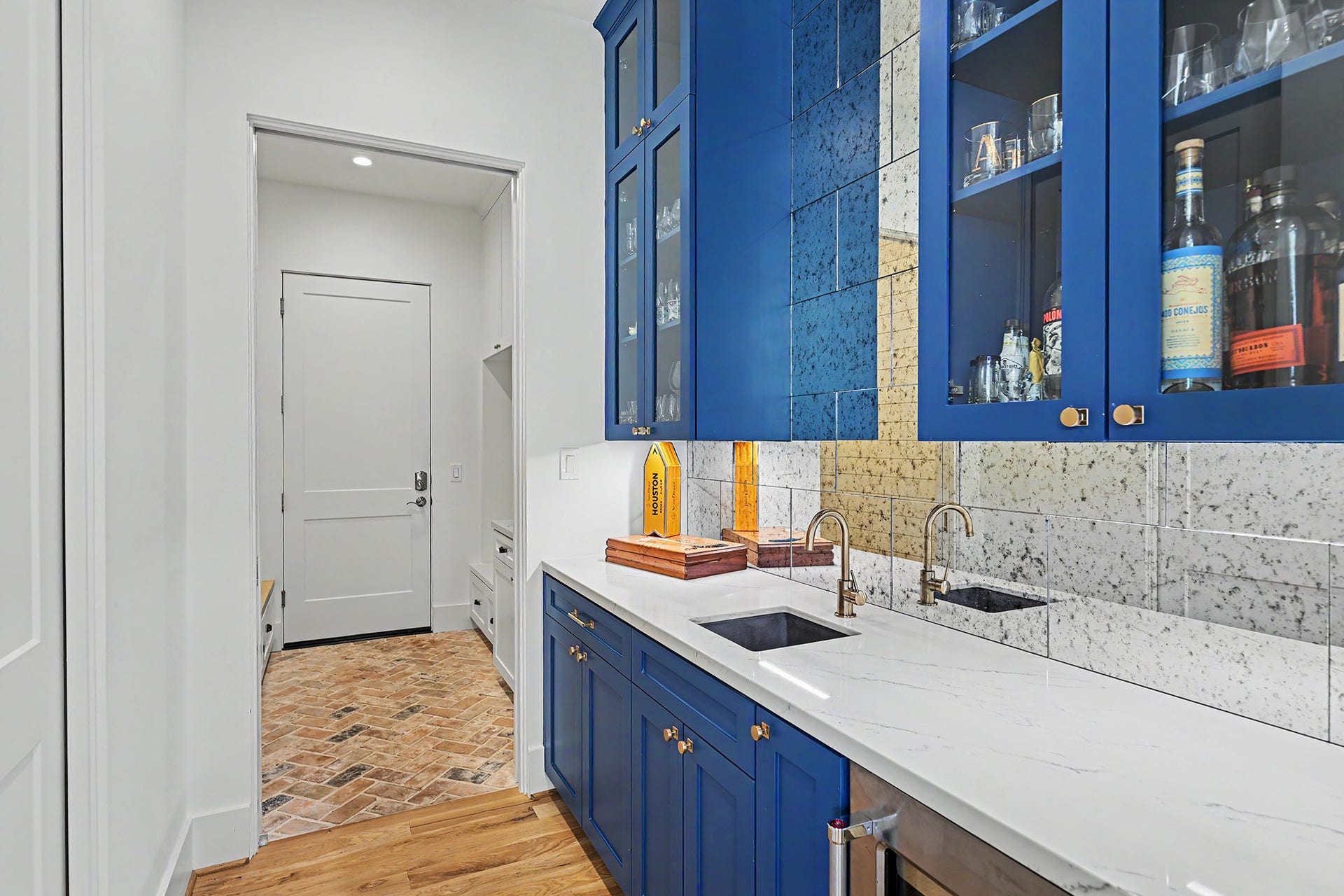1605 Mcduffie Street, Houston, TX 77019 Rich blue cabinetry brings depth and personality to the butlers pantry and wet bar.